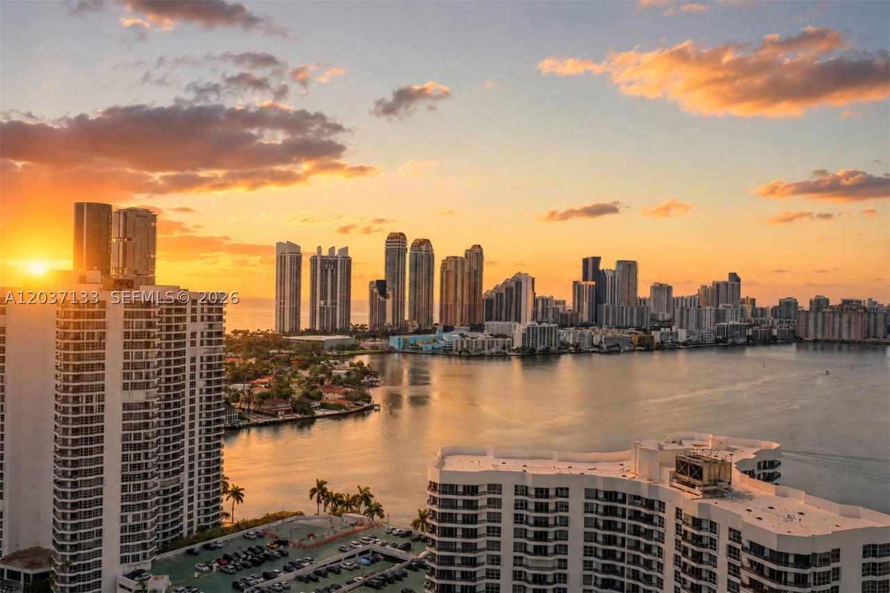Real estate property located at 3500 Mystic Pointe Dr #3307, Miami-dade, Mystic Pointe Tower 400 C, Aventura, FL