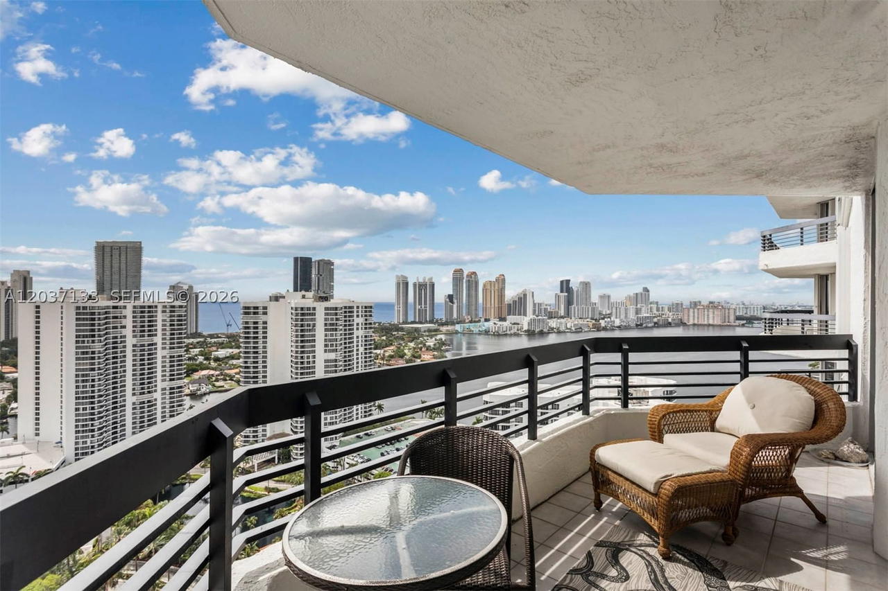 Real estate property located at 3500 Mystic Pointe Dr #3307, Miami-dade, Mystic Pointe Tower 400 C, Aventura, FL