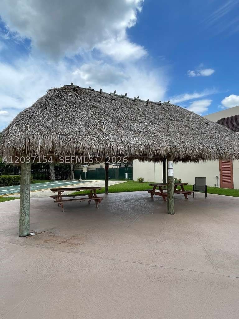 Real estate property located at 8081 Sunrise Lakes Dr #306, Broward, Sunrise Lakes 30 Condo, Sunrise, FL
