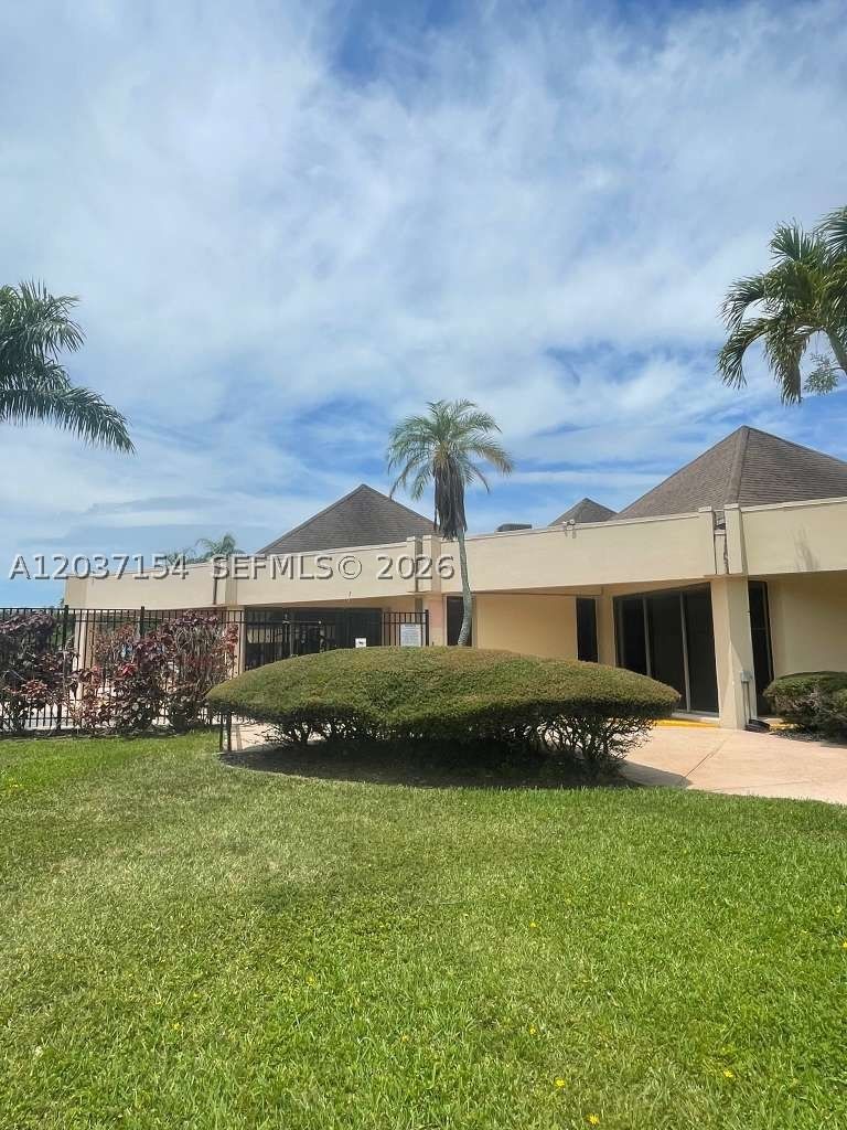 Real estate property located at 8081 Sunrise Lakes Dr #306, Broward, Sunrise Lakes 30 Condo, Sunrise, FL