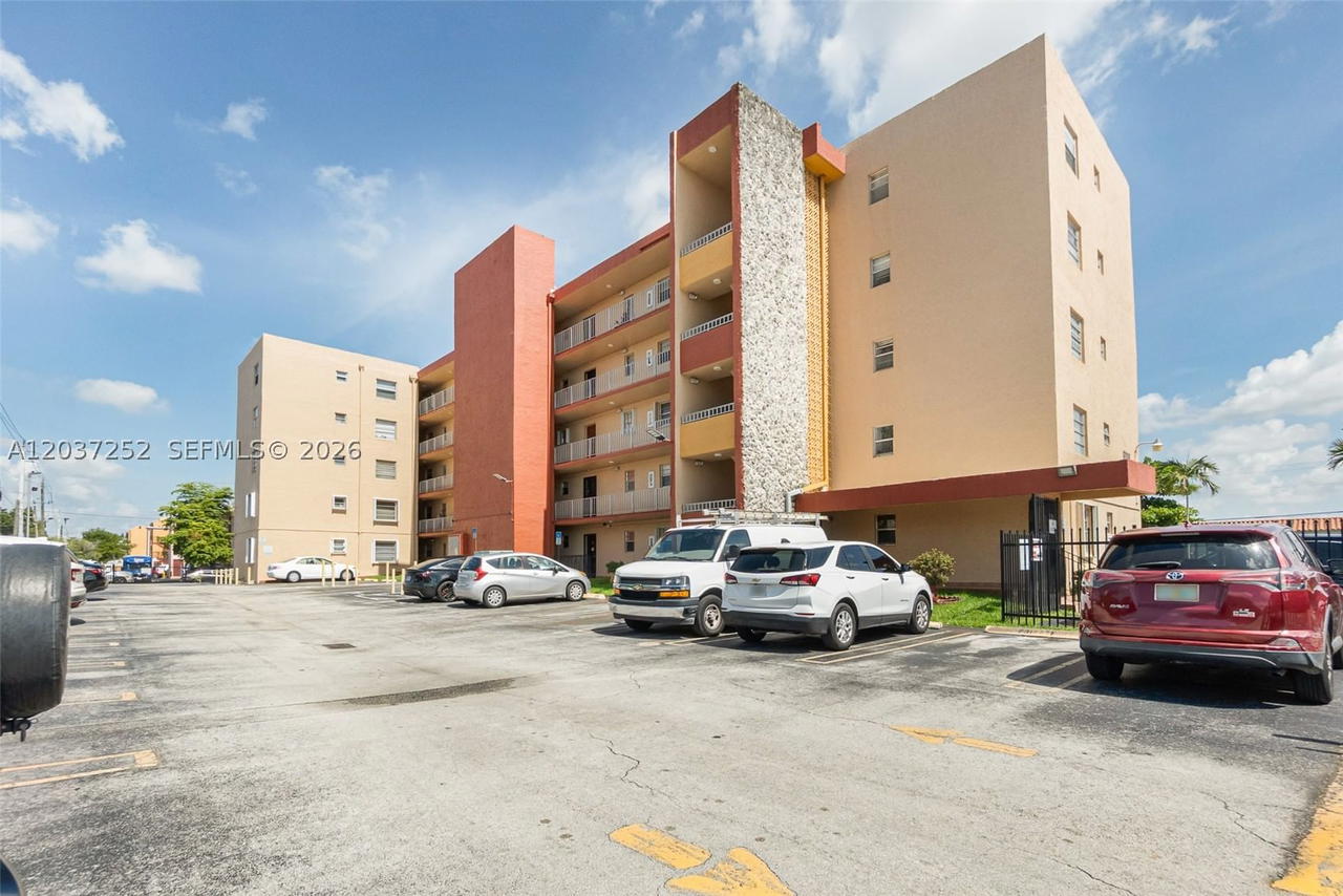 Real estate property located at 6090 Flagler St #307, Miami-dade, Flagler Sixty Condo, Miami, FL