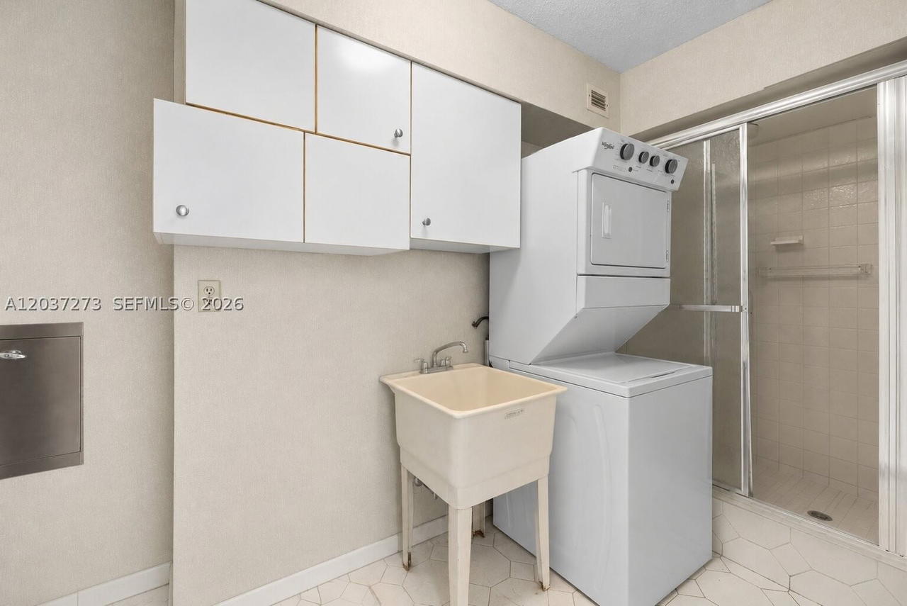 Real estate property located at 5500 Collins Ave #1401, Miami-dade, Towerhouse Condo, Miami Beach, FL