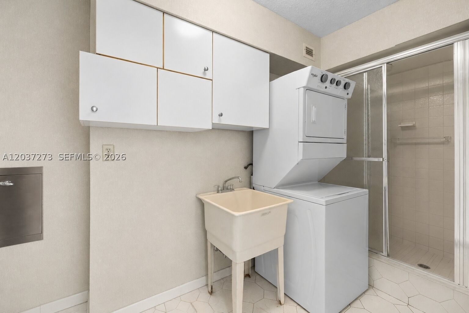 Real estate property located at 5500 Collins Ave #1401, Miami-dade, Towerhouse Condo, Miami Beach, FL