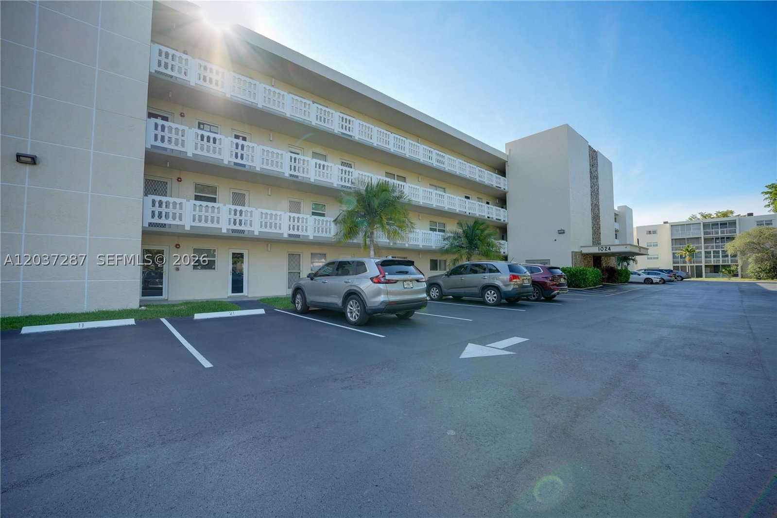 Real estate property located at 1024 3rd Ave #102, Broward, Meadowbrook Lakes Condo, Dania Beach, FL