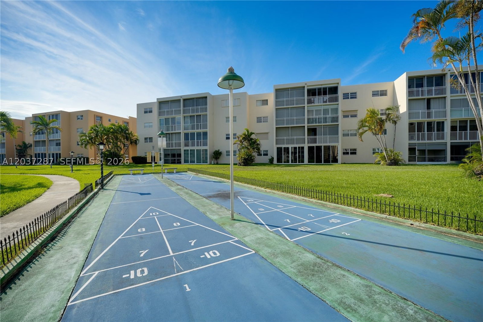 Real estate property located at 1024 3rd Ave #102, Broward, Meadowbrook Lakes Condo, Dania Beach, FL
