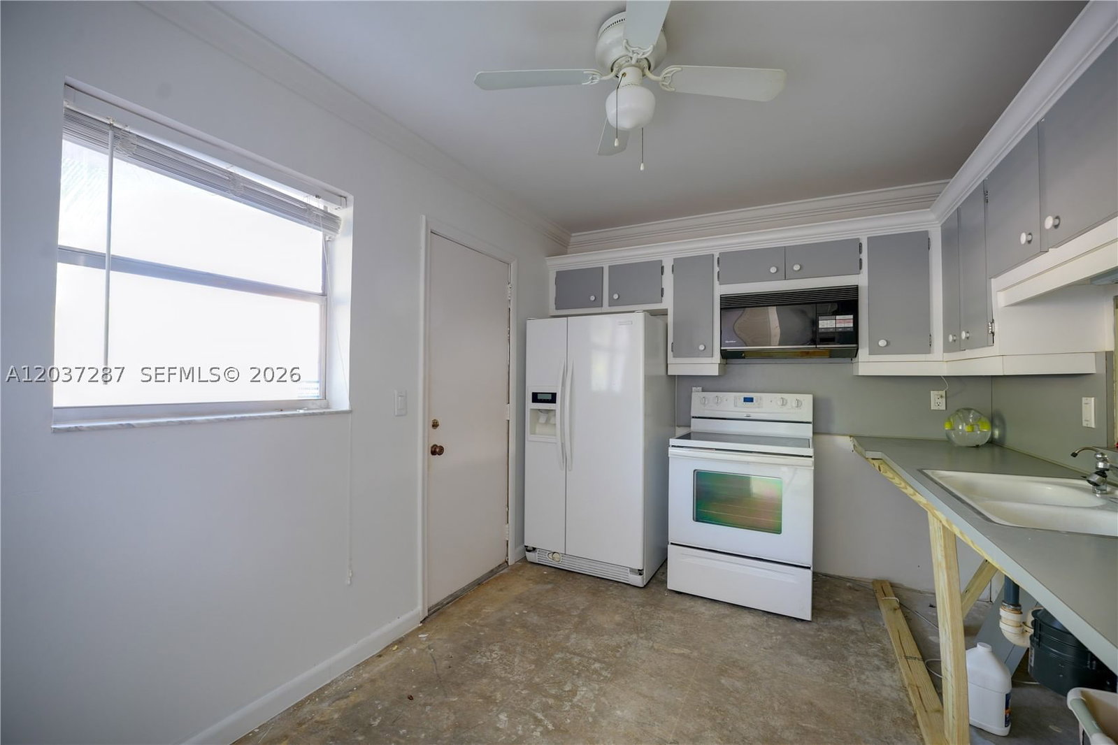 Real estate property located at 1024 3rd Ave #102, Broward, Meadowbrook Lakes Condo, Dania Beach, FL