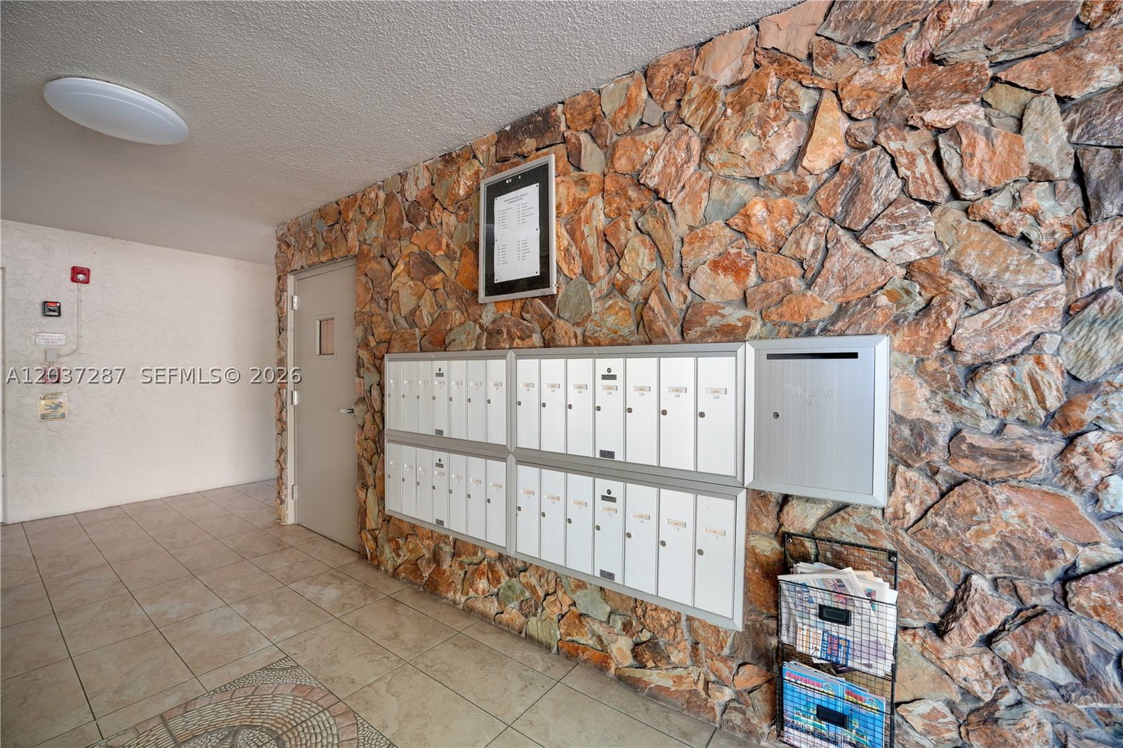 Real estate property located at 1024 3rd Ave #102, Broward, Meadowbrook Lakes Condo, Dania Beach, FL