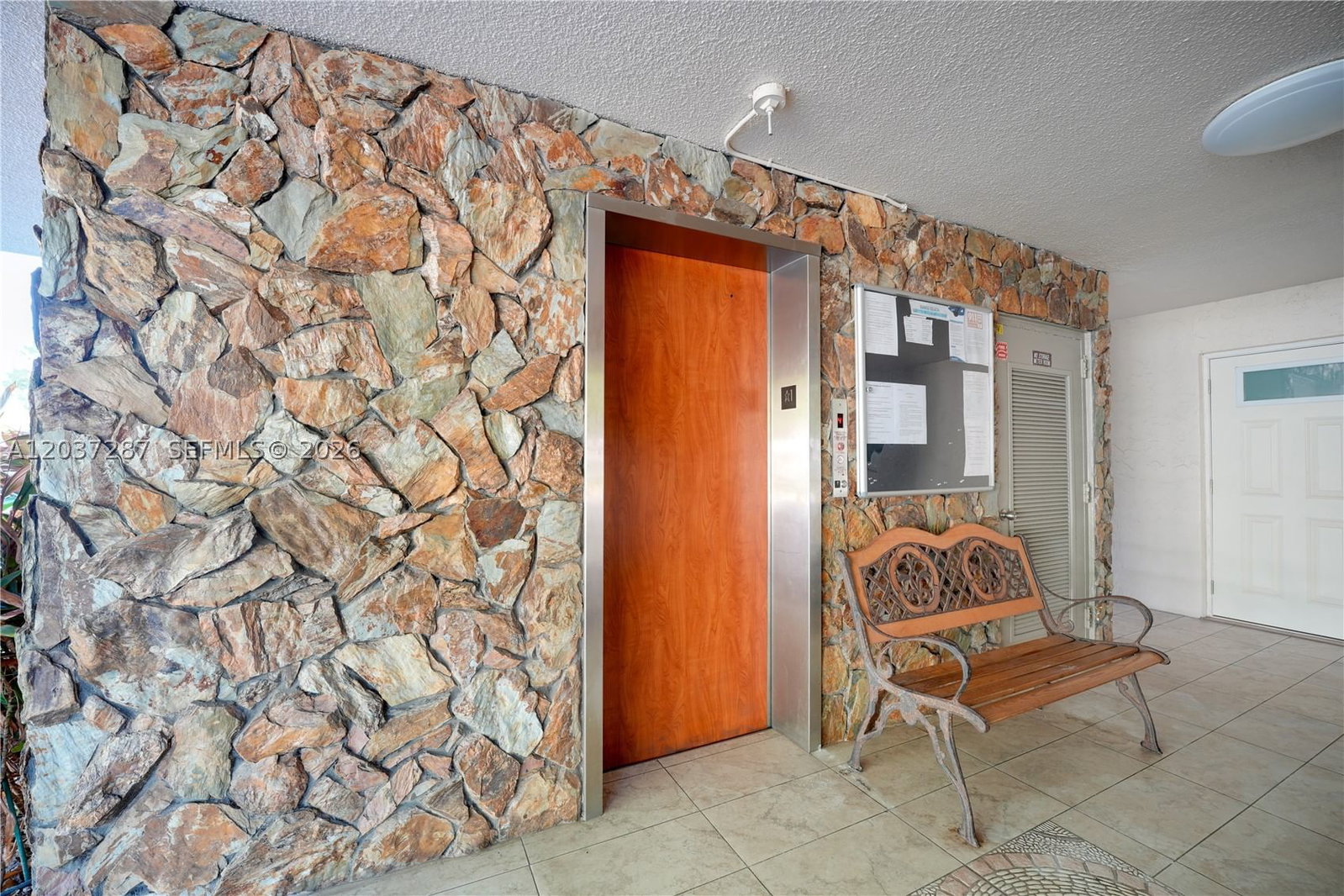 Real estate property located at 1024 3rd Ave #102, Broward, Meadowbrook Lakes Condo, Dania Beach, FL