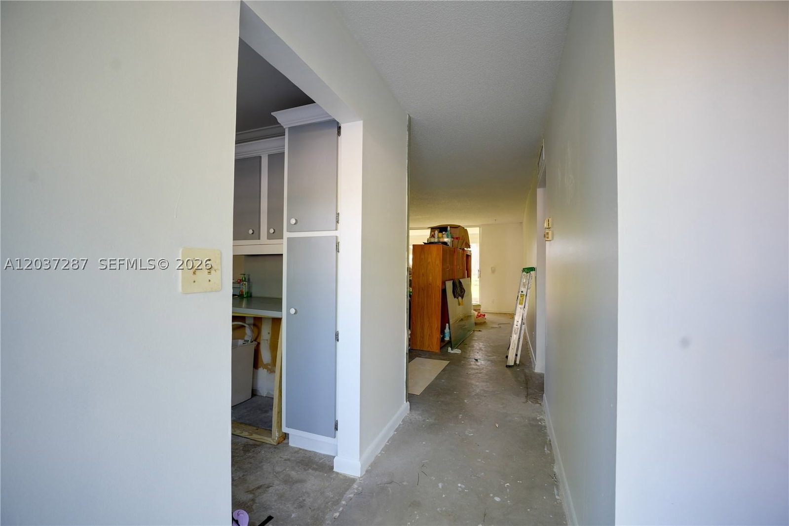 Real estate property located at 1024 3rd Ave #102, Broward, Meadowbrook Lakes Condo, Dania Beach, FL