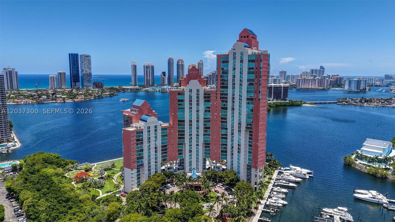Real estate property located at 3370 Hidden Bay Dr #UPH3715, Miami-dade, 100 Hidden Bay Condo, Aventura, FL