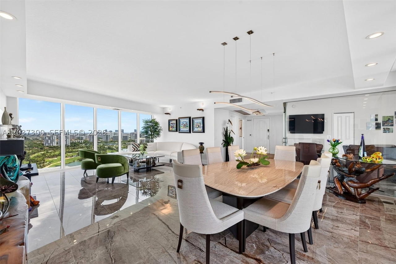 Real estate property located at 3370 Hidden Bay Dr #UPH3715, Miami-dade, 100 Hidden Bay Condo, Aventura, FL