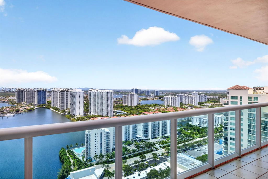 Real estate property located at 3370 Hidden Bay Dr #UPH3715, Miami-dade, 100 Hidden Bay Condo, Aventura, FL