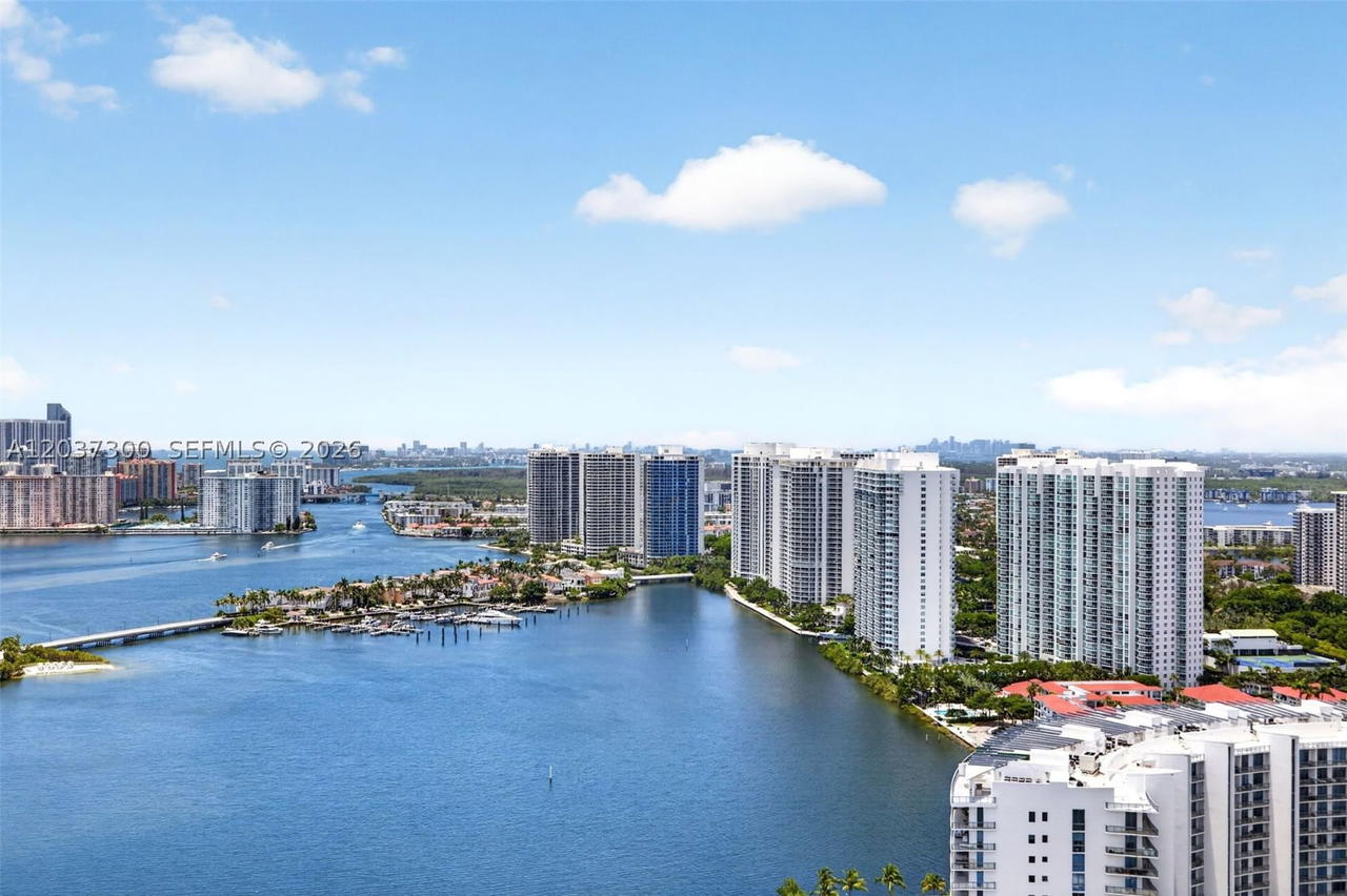 Real estate property located at 3370 Hidden Bay Dr #UPH3715, Miami-dade, 100 Hidden Bay Condo, Aventura, FL
