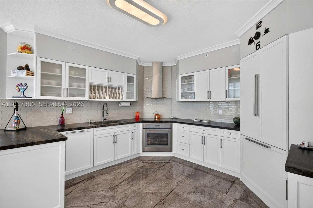 Real estate property located at 3370 Hidden Bay Dr #UPH3715, Miami-dade, 100 Hidden Bay Condo, Aventura, FL