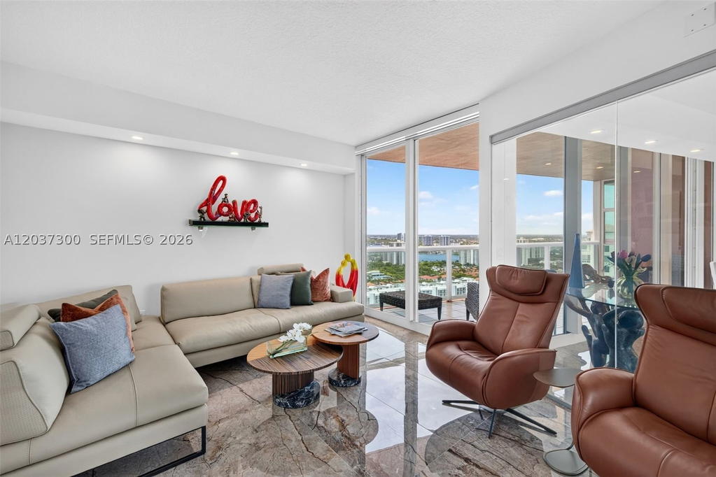 Real estate property located at 3370 Hidden Bay Dr #UPH3715, Miami-dade, 100 Hidden Bay Condo, Aventura, FL