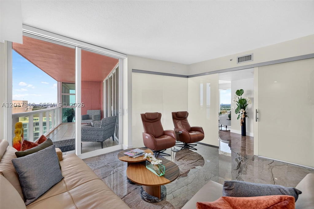 Real estate property located at 3370 Hidden Bay Dr #UPH3715, Miami-dade, 100 Hidden Bay Condo, Aventura, FL