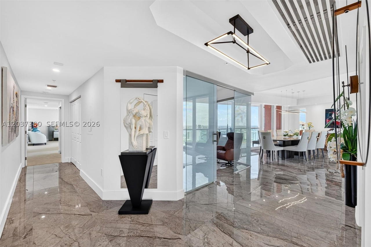 Real estate property located at 3370 Hidden Bay Dr #UPH3715, Miami-dade, 100 Hidden Bay Condo, Aventura, FL