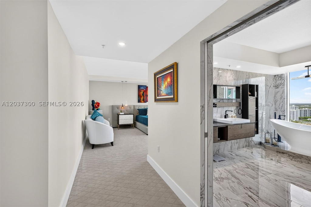 Real estate property located at 3370 Hidden Bay Dr #UPH3715, Miami-dade, 100 Hidden Bay Condo, Aventura, FL