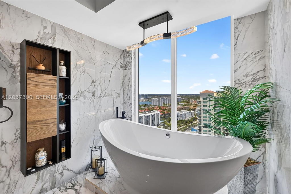 Real estate property located at 3370 Hidden Bay Dr #UPH3715, Miami-dade, 100 Hidden Bay Condo, Aventura, FL