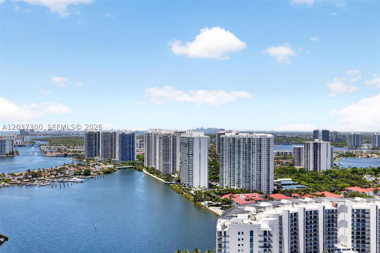 Real estate property located at 3370 Hidden Bay Dr #UPH3715, Miami-dade, 100 Hidden Bay Condo, Aventura, FL