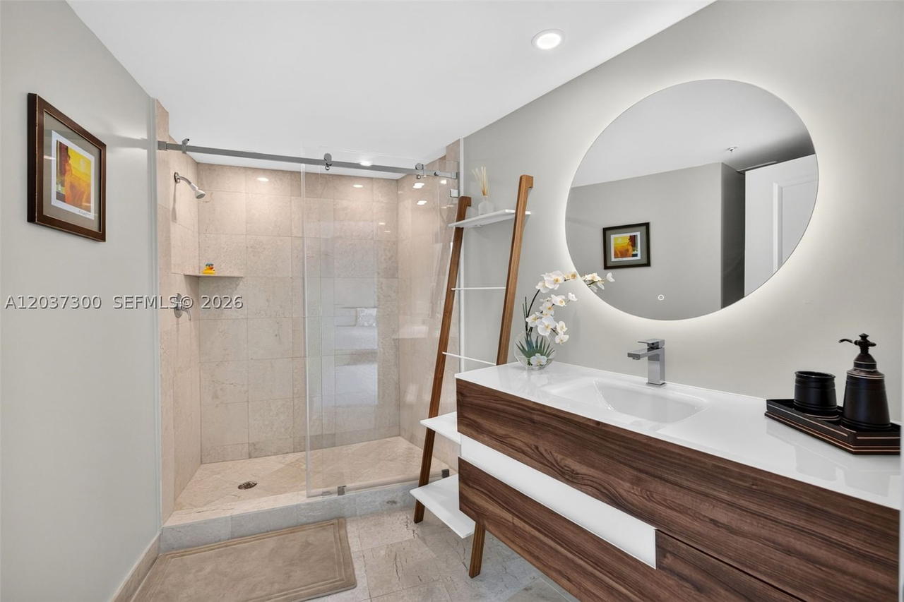 Real estate property located at 3370 Hidden Bay Dr #UPH3715, Miami-dade, 100 Hidden Bay Condo, Aventura, FL