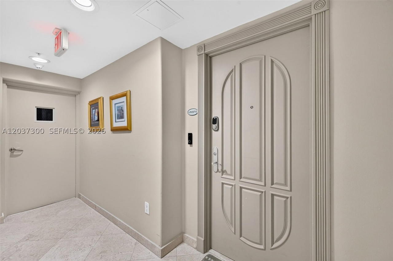 Real estate property located at 3370 Hidden Bay Dr #UPH3715, Miami-dade, 100 Hidden Bay Condo, Aventura, FL