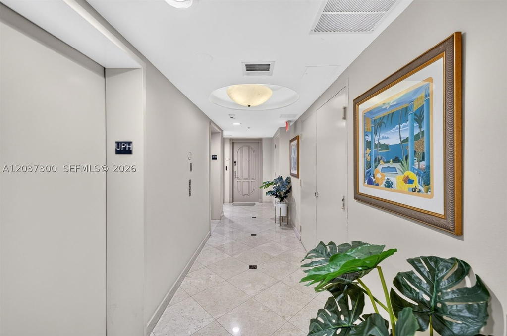 Real estate property located at 3370 Hidden Bay Dr #UPH3715, Miami-dade, 100 Hidden Bay Condo, Aventura, FL