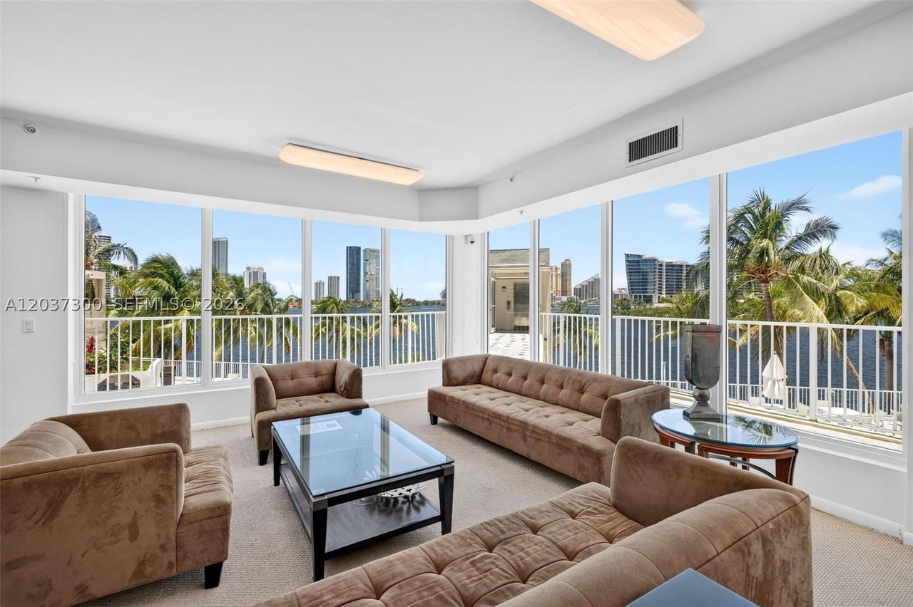 Real estate property located at 3370 Hidden Bay Dr #UPH3715, Miami-dade, 100 Hidden Bay Condo, Aventura, FL
