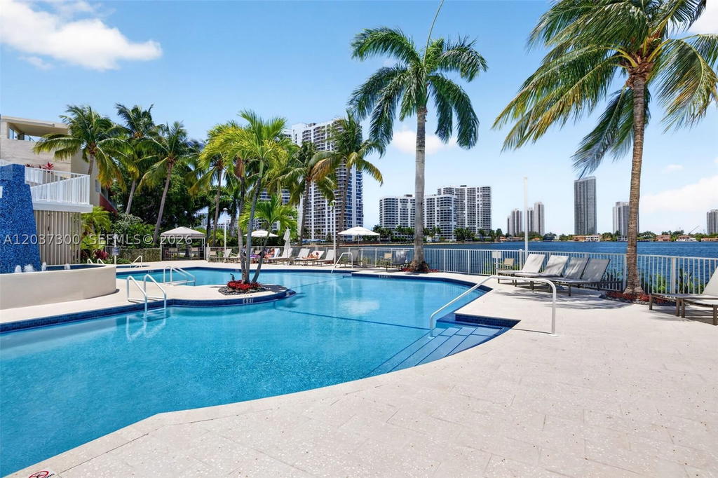 Real estate property located at 3370 Hidden Bay Dr #UPH3715, Miami-dade, 100 Hidden Bay Condo, Aventura, FL
