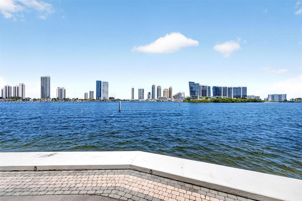 Real estate property located at 3370 Hidden Bay Dr #UPH3715, Miami-dade, 100 Hidden Bay Condo, Aventura, FL