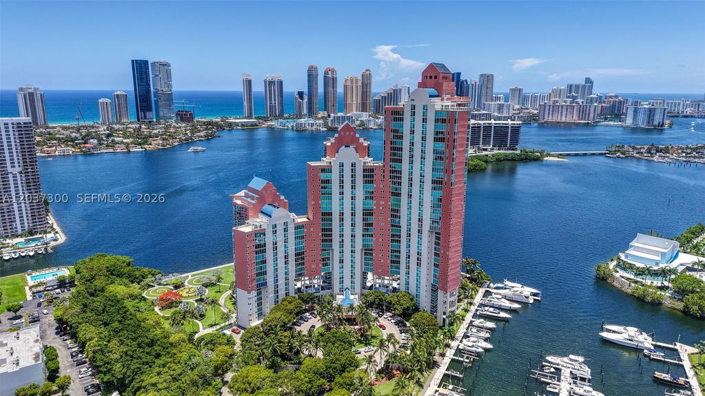 Real estate property located at 3370 Hidden Bay Dr #UPH3715, Miami-dade, 100 Hidden Bay Condo, Aventura, FL
