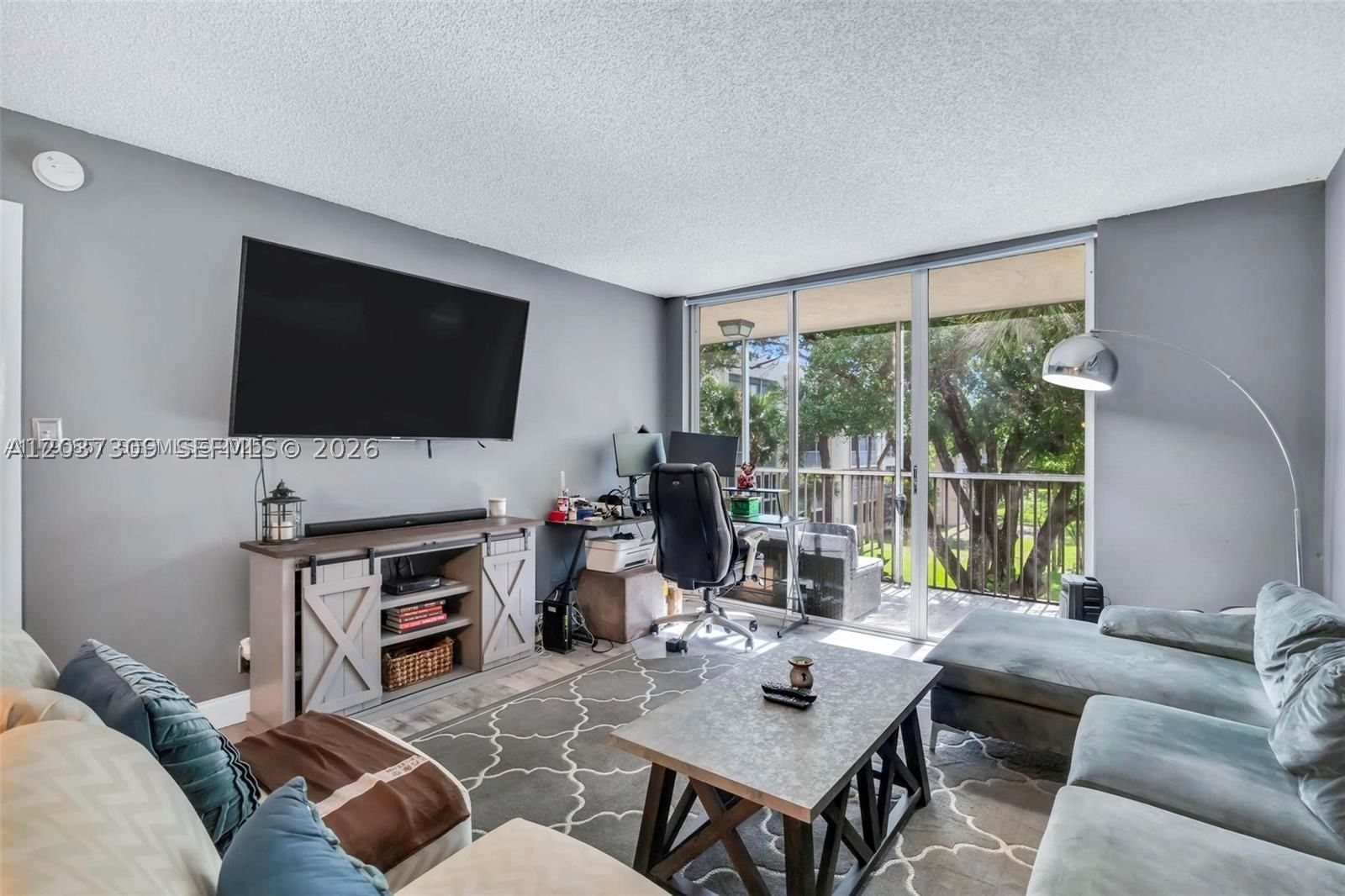 Real estate property located at 3321 47th Ter #330, Broward, Cypress Chase North No 2, Lauderdale Lakes, FL
