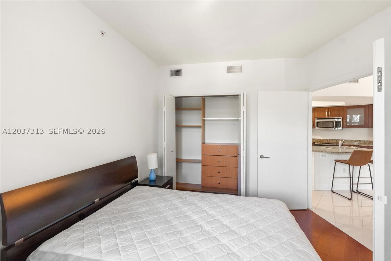 Real estate property located at 20000 Country Club Dr #306, Miami-dade, Turnberry Vlg No Tower Co, Aventura, FL