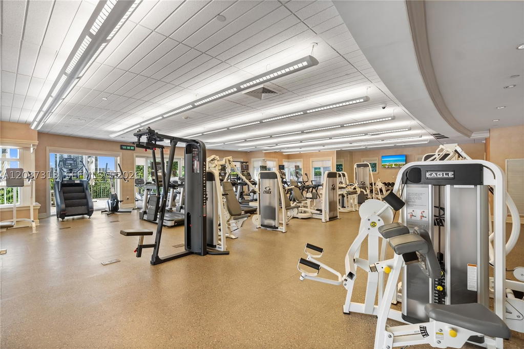 Real estate property located at 20000 Country Club Dr #306, Miami-dade, Turnberry Vlg No Tower Co, Aventura, FL
