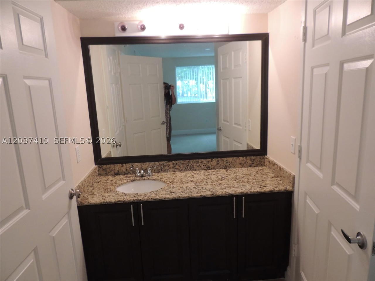 Real estate property located at 2640 University Dr #117, Broward, Royal Grand Condo, Davie, FL