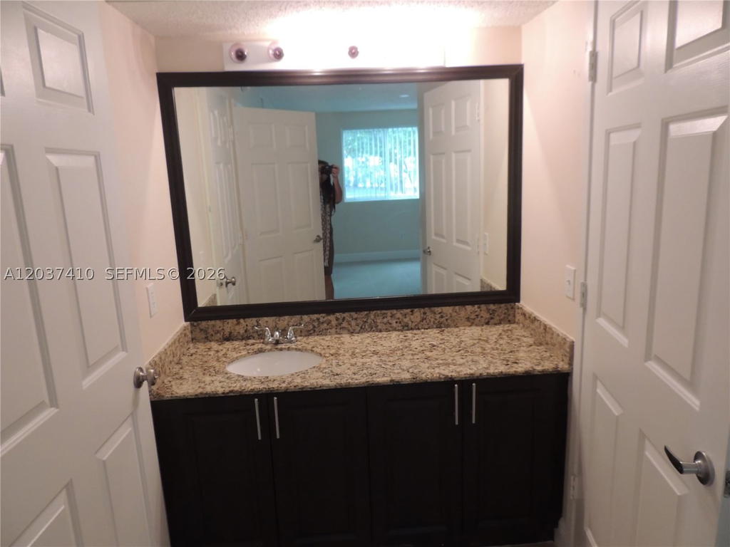 Real estate property located at 2640 University Dr #117, Broward, Royal Grand Condo, Davie, FL