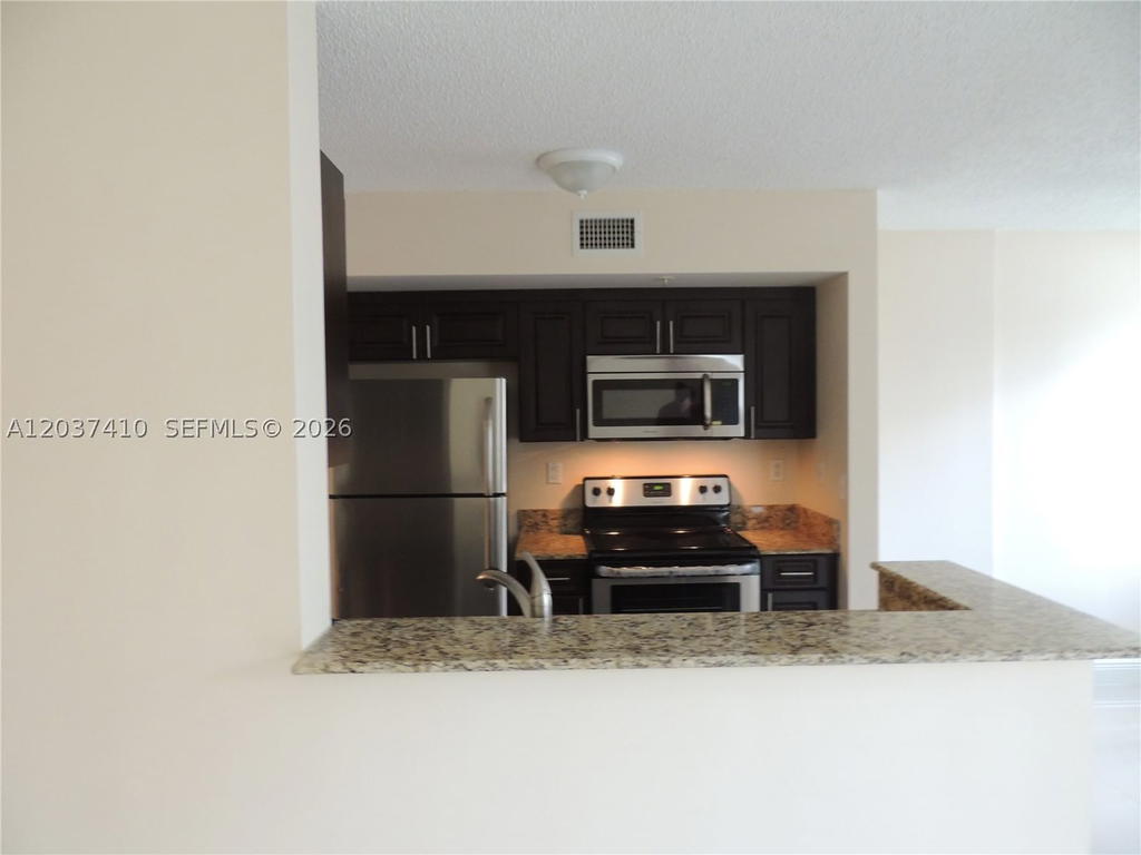 Real estate property located at 2640 University Dr #117, Broward, Royal Grand Condo, Davie, FL