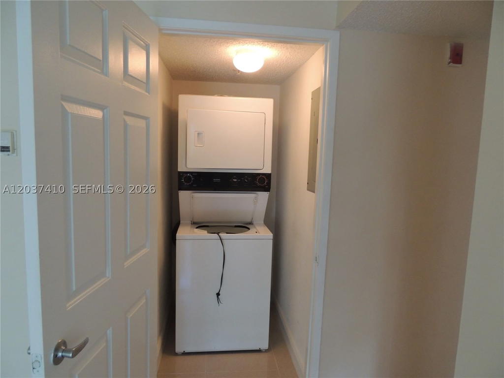 Real estate property located at 2640 University Dr #117, Broward, Royal Grand Condo, Davie, FL