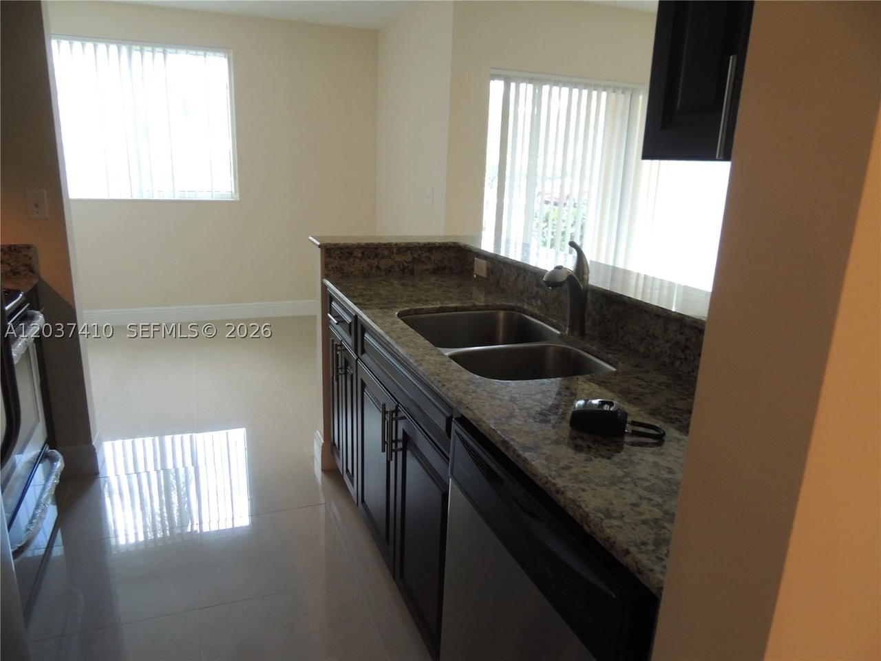 Real estate property located at 2640 University Dr #117, Broward, Royal Grand Condo, Davie, FL