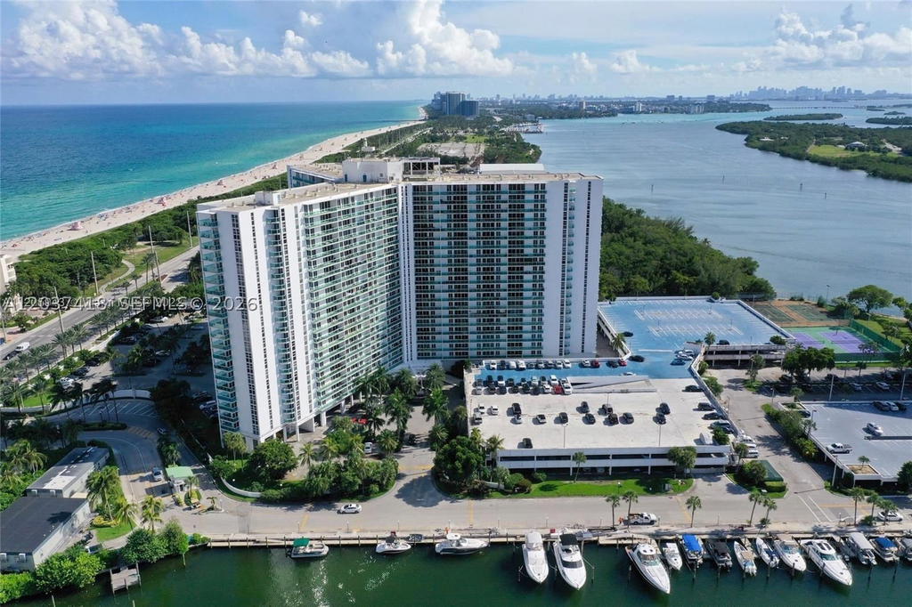 Real estate property located at 100 Bayview Dr #726, Miami-dade, Arlen House East Condo, Sunny Isles Beach, FL