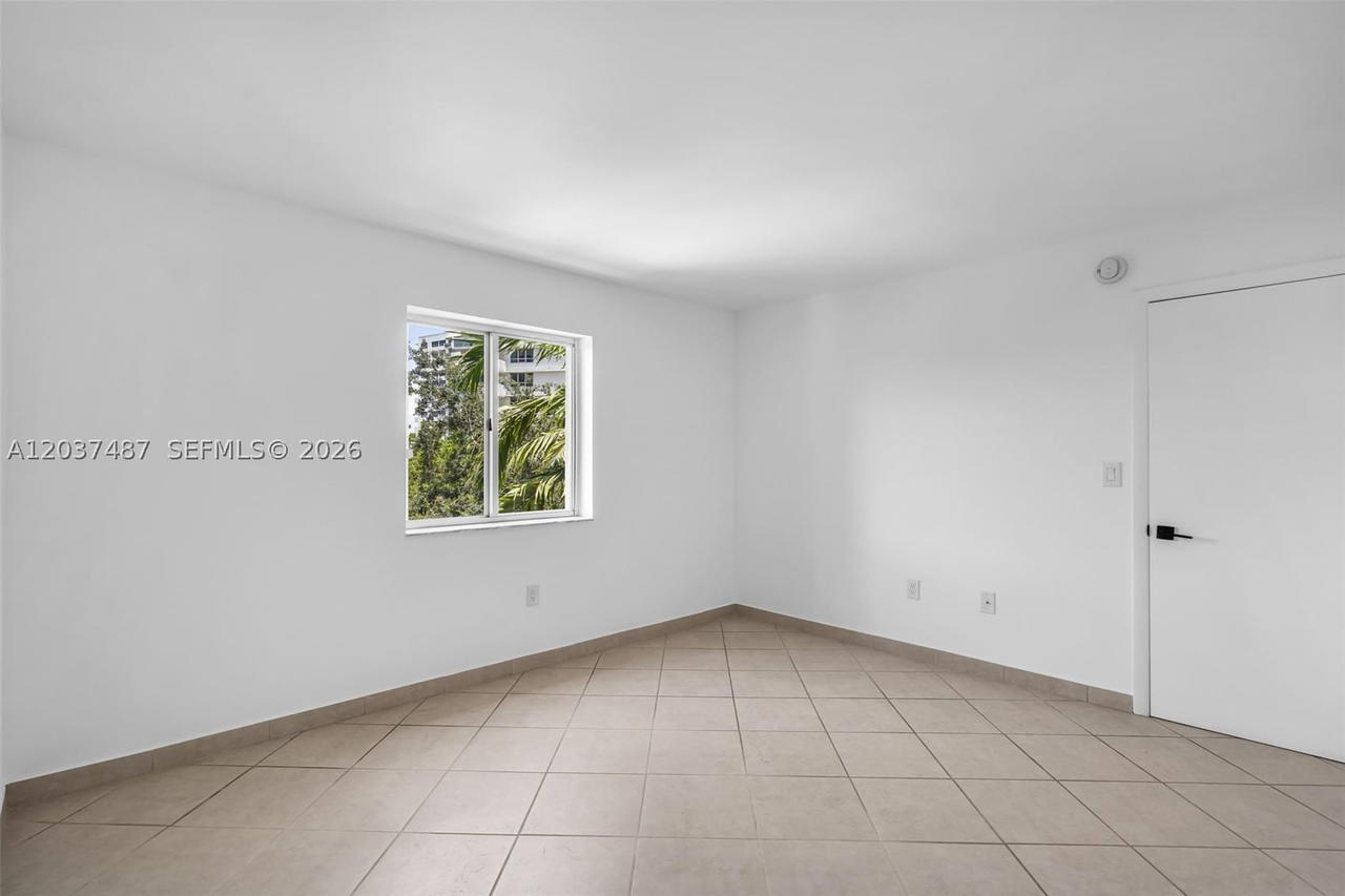 Real estate property located at 1401 Bay Rd #409, Miami-dade, The Sails Condo, Miami Beach, FL