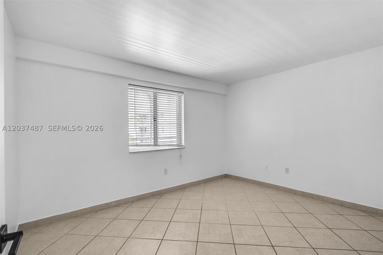 Real estate property located at 1401 Bay Rd #409, Miami-dade, The Sails Condo, Miami Beach, FL