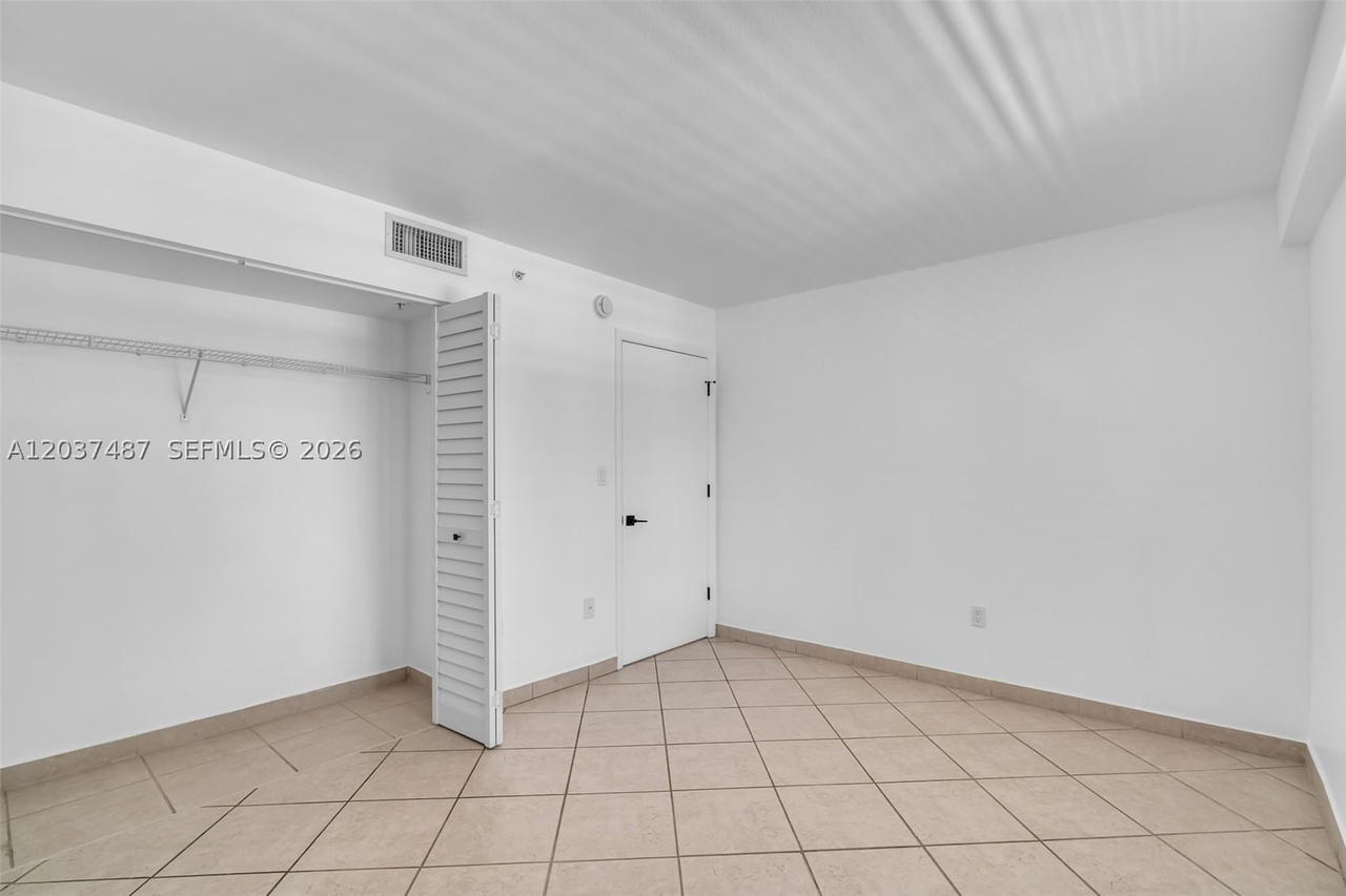Real estate property located at 1401 Bay Rd #409, Miami-dade, The Sails Condo, Miami Beach, FL