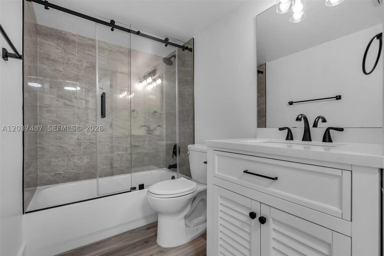 Real estate property located at 1401 Bay Rd #409, Miami-dade, The Sails Condo, Miami Beach, FL