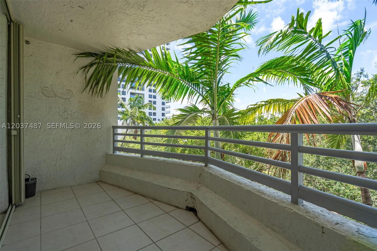 Real estate property located at 1401 Bay Rd #409, Miami-dade, The Sails Condo, Miami Beach, FL
