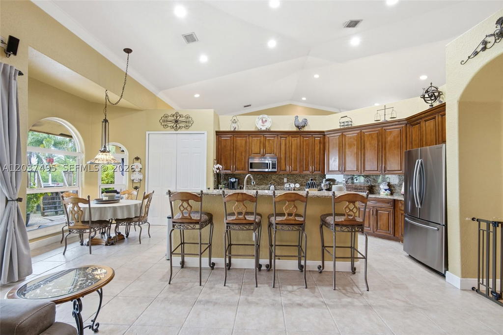 Real estate property located at 16933 215th Ter, Miami-dade, South Kendall Estates, Miami, FL
