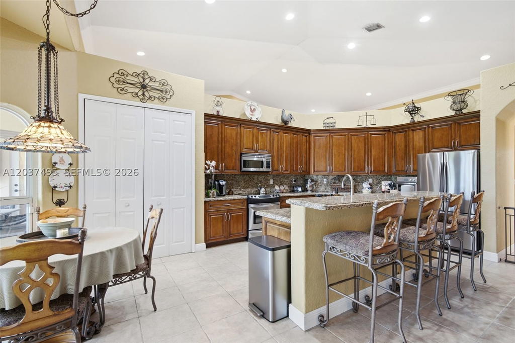 Real estate property located at 16933 215th Ter, Miami-dade, South Kendall Estates, Miami, FL