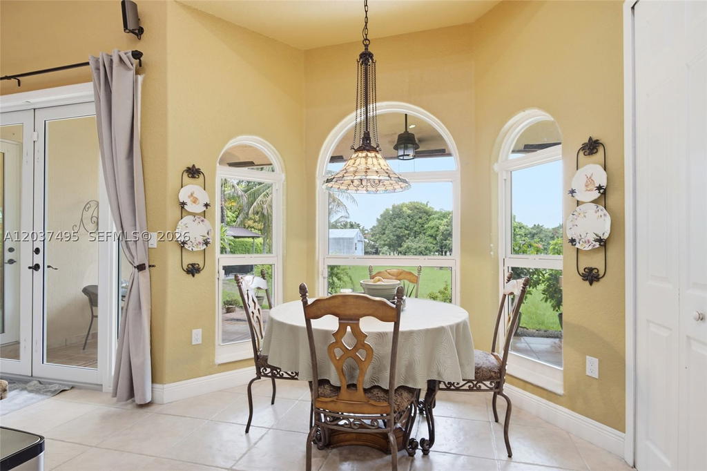 Real estate property located at 16933 215th Ter, Miami-dade, South Kendall Estates, Miami, FL