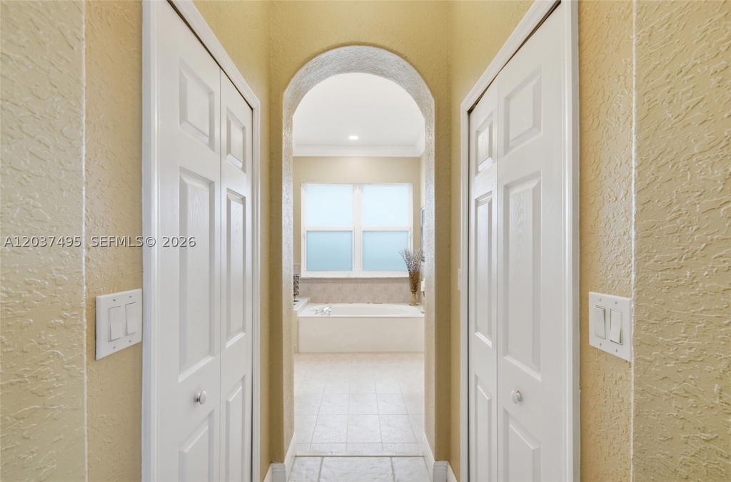 Real estate property located at 16933 215th Ter, Miami-dade, South Kendall Estates, Miami, FL