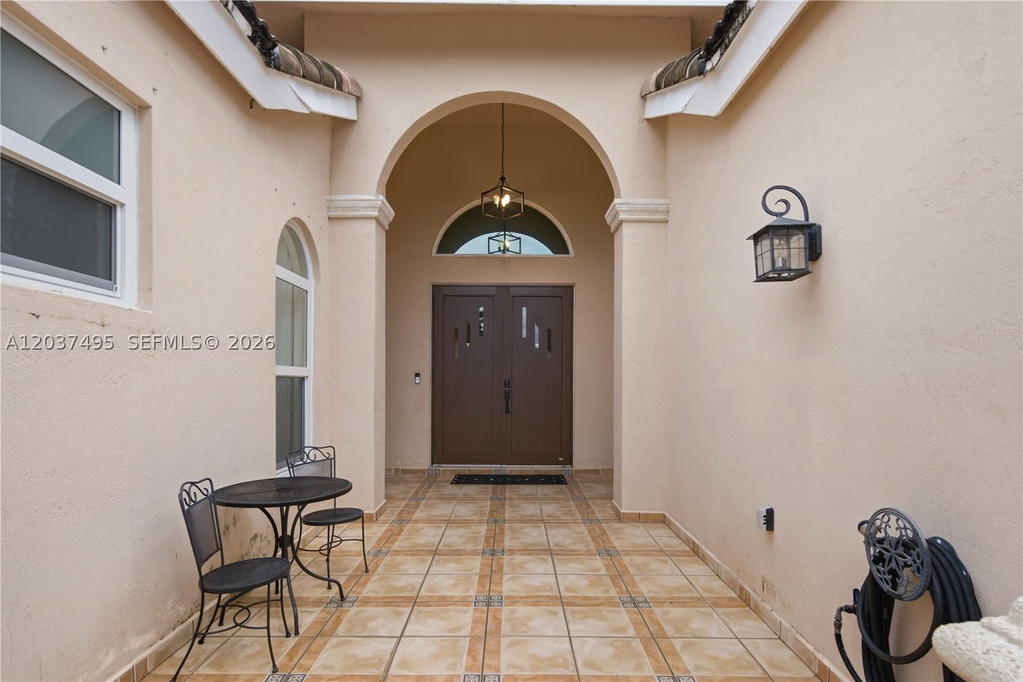 Real estate property located at 16933 215th Ter, Miami-dade, South Kendall Estates, Miami, FL